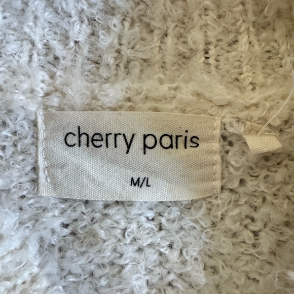 CHERRY PARIS | Cream Sweater with Floral Design - Picture 4 of 4